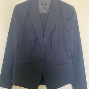 Ann Taylor suit, pant set size 4, dark navy blue.